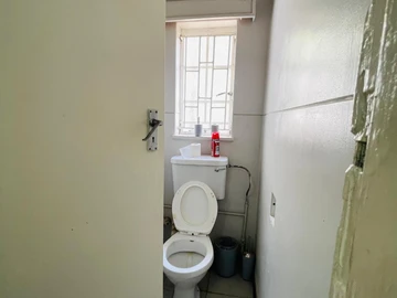 2 Bedroom Flat & Apartment