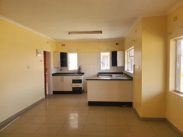 4 Bedroom Flat & Apartment