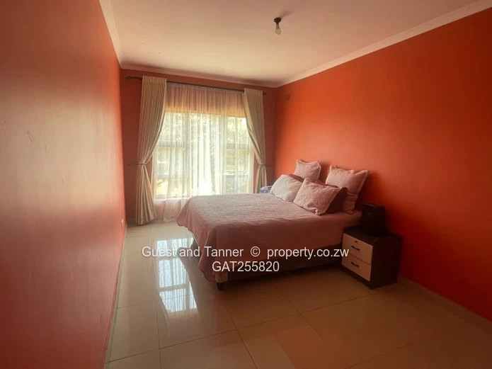 Spacious 5-Bedroom Home with 3-Bedroom Cottage - Gletwin Chishawasha
