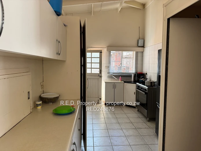 Spacious Family Home In Hillside!