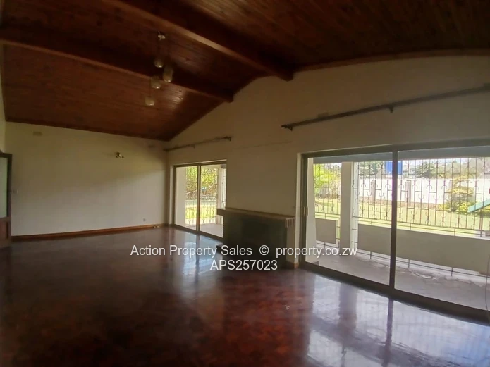 Neat Home Suitable For Offices Also! 