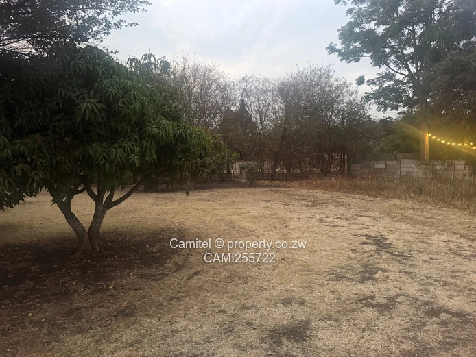 10,000 m² Greendale, Harare East — Subdivide; Tarred Road & Sewer, Cottage