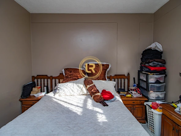 2 Bedroom Flat & Apartment