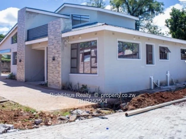 Modern newly built 4 bed townhouse 