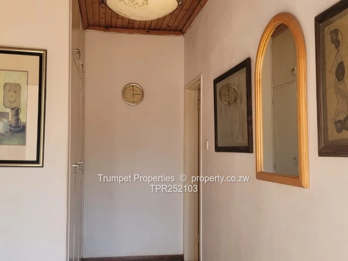 3-Bed Cotswold House - Fitted Kitchen, Flatlet & Garage