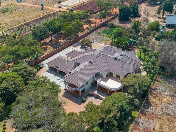 Spacious 9 Bedroomed House In Glenforest