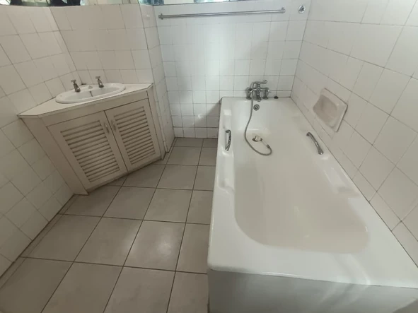 2 Bedroom Flat & Apartment