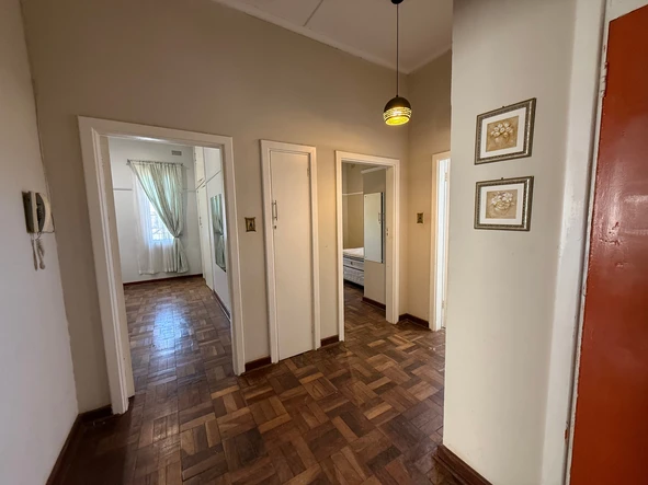 2 Bedroom Flat & Apartment