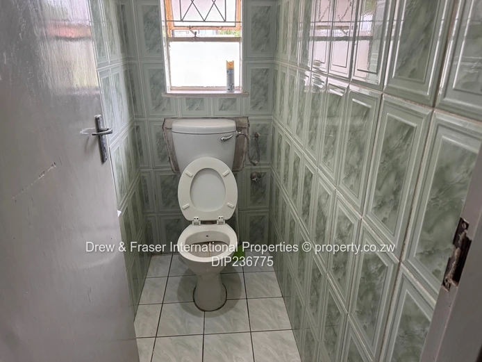 Cotswold Hills Mabelreign 3 beds House with a bedsitter cottage for sale $150k