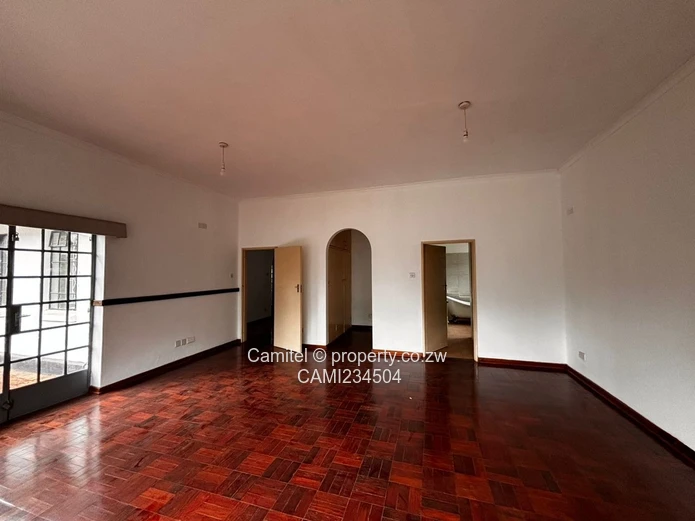 Greendale North house with six beds having 2 ensuite, swimming pool 