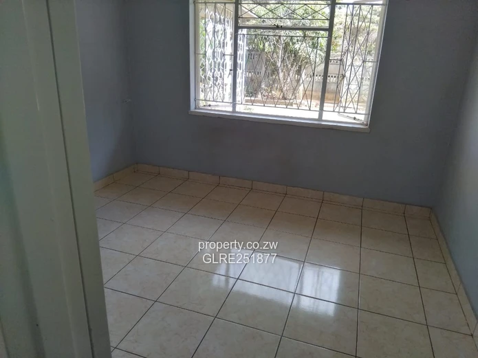 Spacious 3-Bed Home in Ashdown Park with Borehole