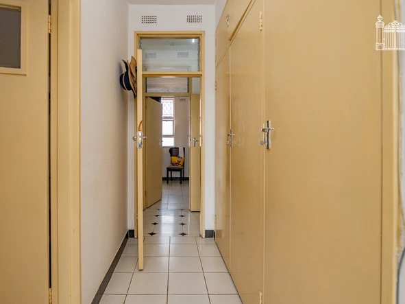 2 Bedroom Flat & Apartment