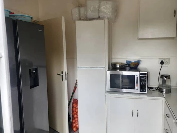 2 Bedroom Flat & Apartment