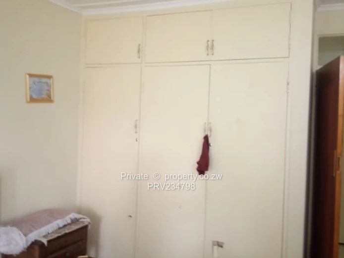 Gweru Daylesford Property for sale (4000sqm, 5beds, D+G, CCTV?)