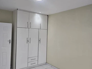 3 Bedroom Flat & Apartment