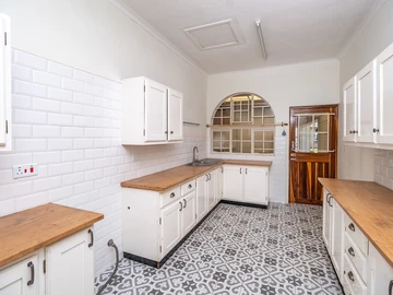 3 Bedroom Garden Flat