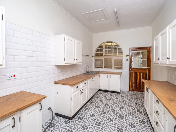 3 Bedroom Garden Flat