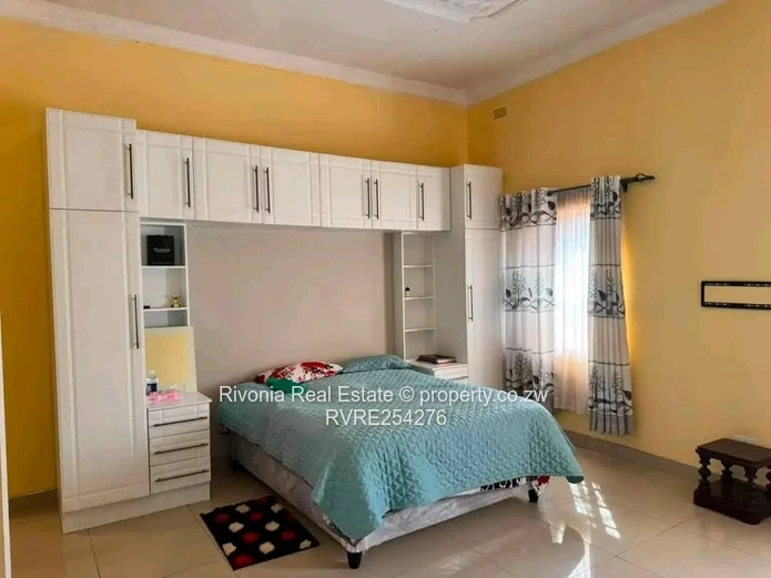 Quinnington 5-Bed Home with Large Fitted Kitchen