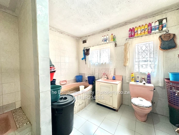 Solid House In Letombo Park