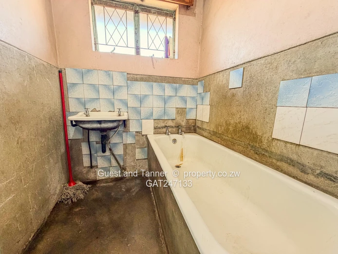 3 bedroom house for sale in Houghton Park