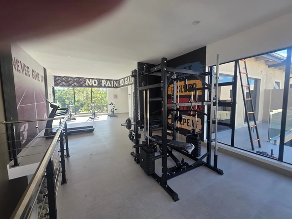 2 Bedroom Flat & Apartment