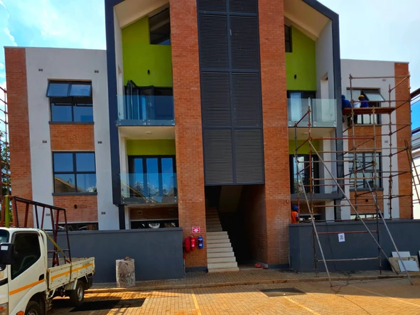 3 Bedroom Flat & Apartment