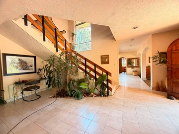 6 Bedroom House