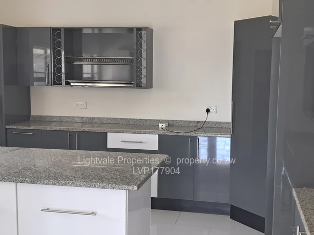 Neat Townhouse in Westgate
