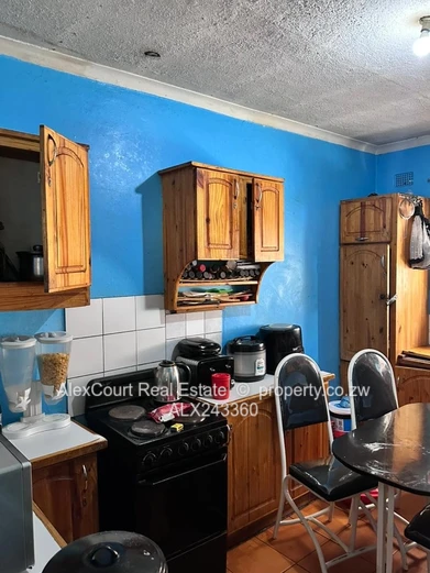 Well Kept and Spacious House in Zengeza! (Sole Mandate)