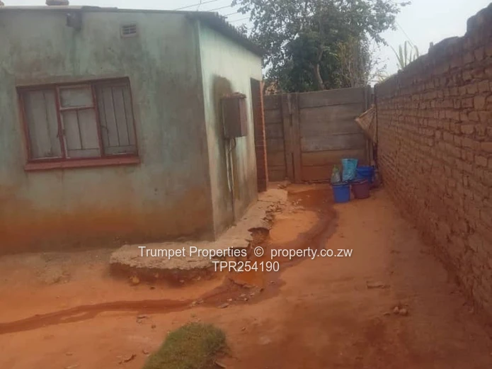 5-Bed Mufakose Home - Walled, Verandah, Good ZESA