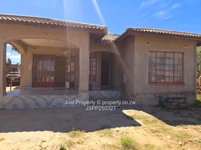  5-Bed Home in Rydale Ridge — Verandah & Tiled