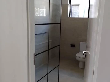 4 Bedroom Flat & Apartment