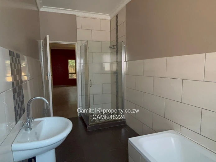 Sunlit 3-Bed Garden Flat with Borehole in Newlands