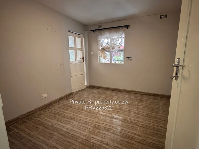 4 bedroomed townhouse, (UK Style) one bedroom ensuite.  (Sole Mandate)