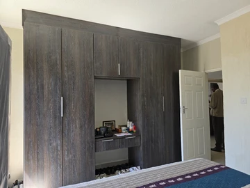 2 Bedroom Flat & Apartment