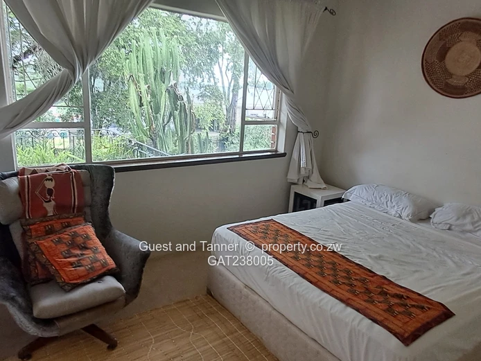 Luxury Glen Lorne House for Sale – 5 Bedrooms, Spa, Solar, Borehole & 7,000 sqm Stand