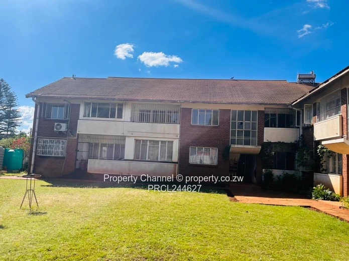 Spacious 2-Bed Flat in Belvedere with Borehole & Large Garden