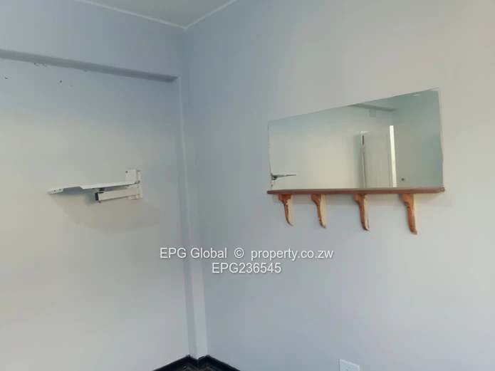 Recently redecorated 2 bedrooms flat 