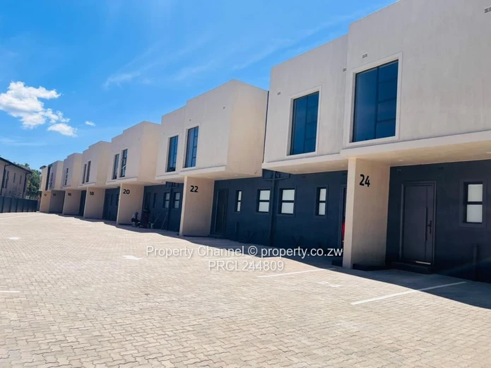 Modern 2-Bed Strathaven Apartment with Pool & Borehole