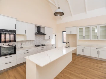 3 Bedroom Flat & Apartment