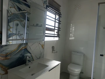 3 Bedroom Flat & Apartment