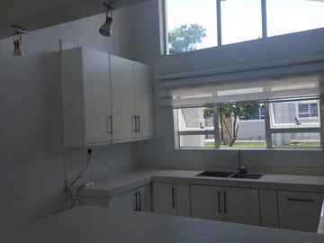 3 Bedroom Flat & Apartment