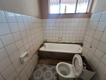 2 Bedroom Flat & Apartment