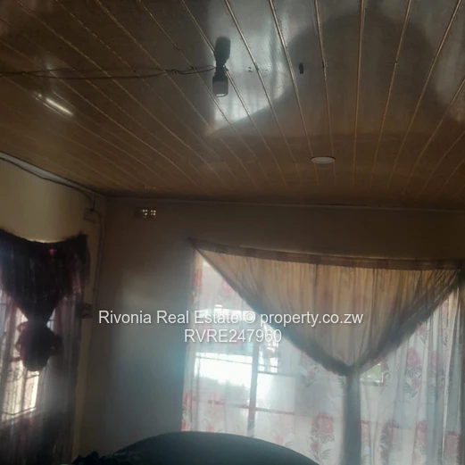 Brick-Walled 3-Bed Glen Norah A Home with Borehole