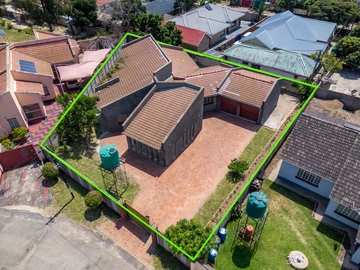 Elegant 5-Bedroom Home in Mainway Meadows