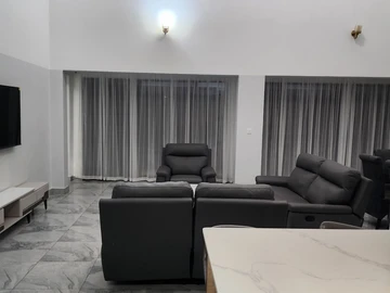 4 Bedroom Flat & Apartment