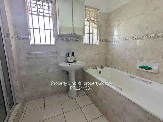 Home With Pool & Good Borehole - Available 1 May