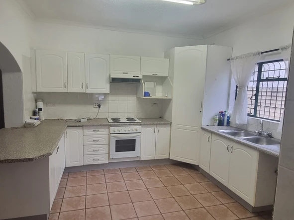 3 Bedroom Flat & Apartment