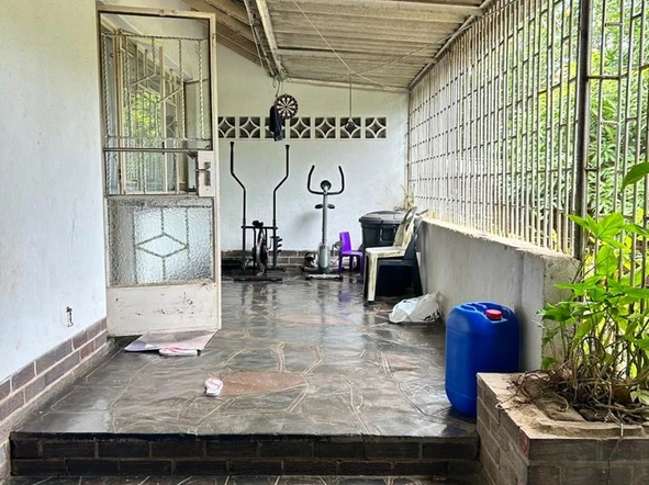 2 Bedroom Flat & Apartment