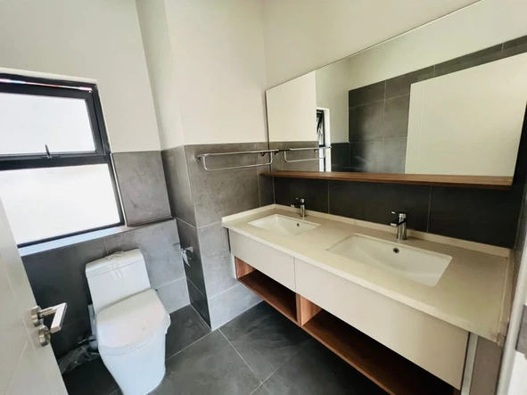 3 Bedroom Flat & Apartment